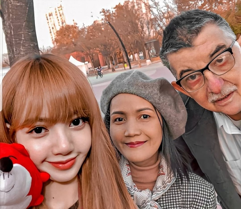 BLACKPINK Lisa Talks About Her Parents And Their Love: Deets Inside |  IWMBuzz