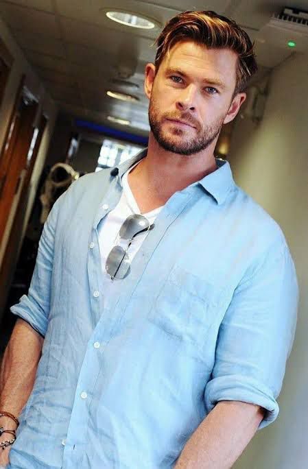 Casual And Funky, Check Out Chris Hemsworth’s Off-Duty Shirt Looks - 4