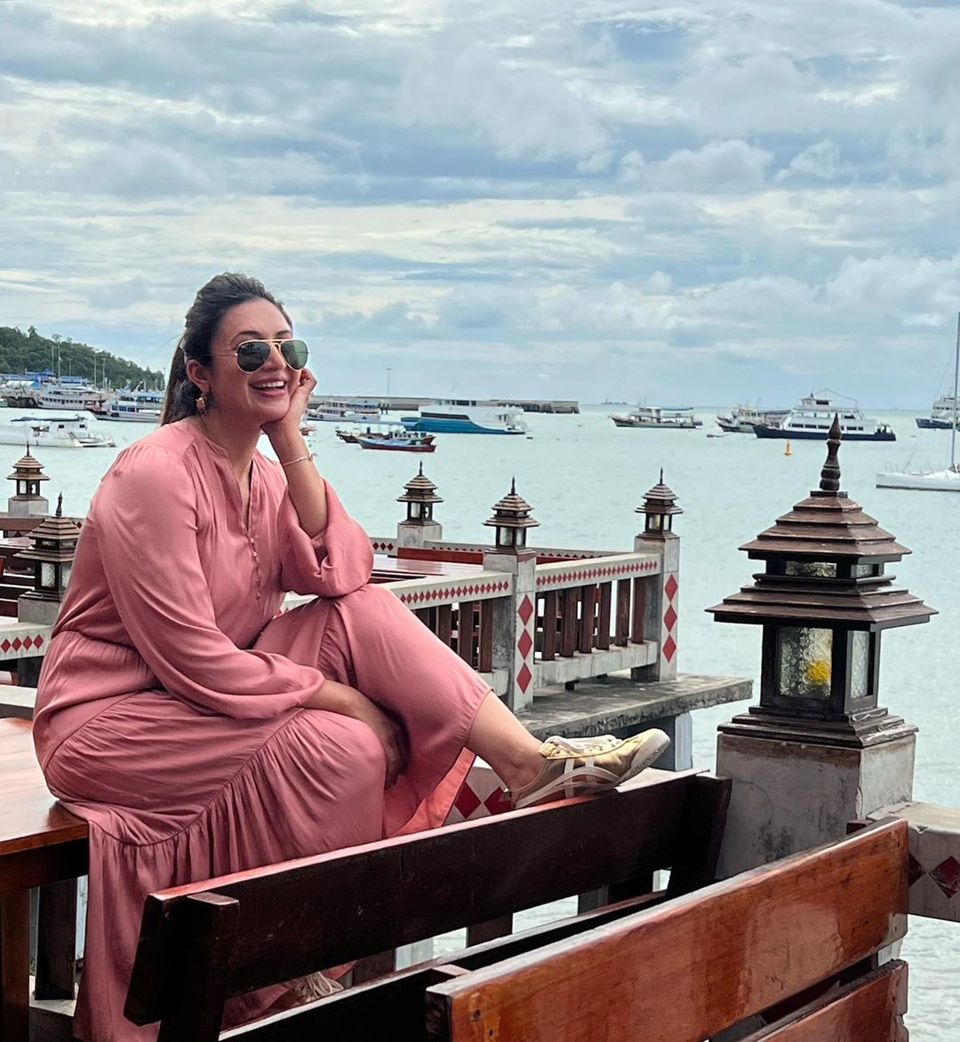 Divyanka Tripathi drops vacay goals in a classic jumpsuit, fans ...