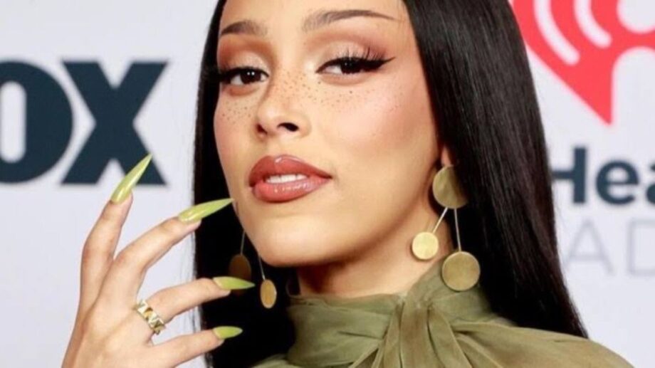 Doja Cat Highlighting Her Unique Nail Art Proving It’s Trendy! - 0