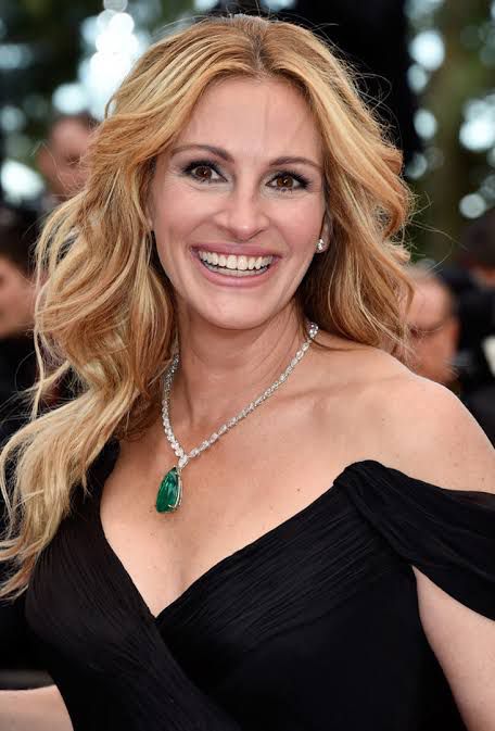 Julia Roberts And Her Transformation Is A Treat To Watch - 1