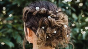 Pearls On Curls: Pin Those Curly Hair With These DIY Pearl Hairpins