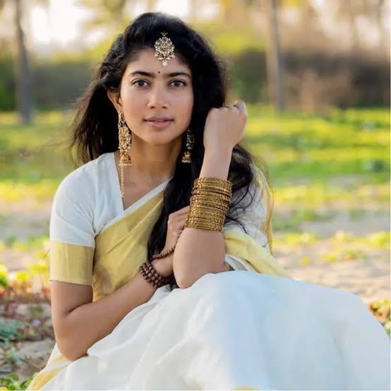 Sai Pallavi Slays In No-Makeup Looks, And She Looks Just As Gorgeous - 1