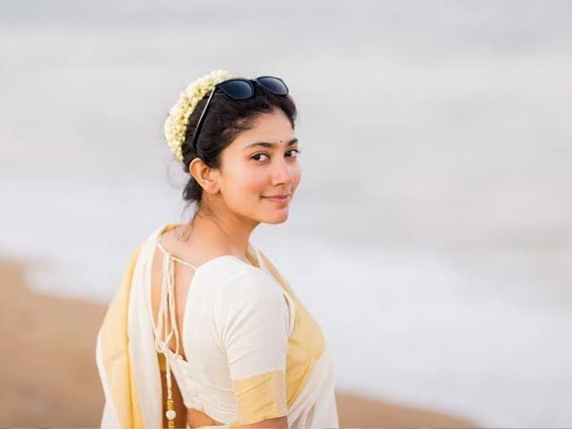 Sai Pallavi Slays In No-Makeup Looks, And She Looks Just As Gorgeous - 2