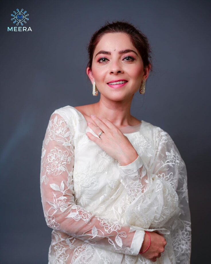 Sonalee Kulkarni Looks Absolute Diva In White Organza Saree & We Are Loving It: See Pics - 1