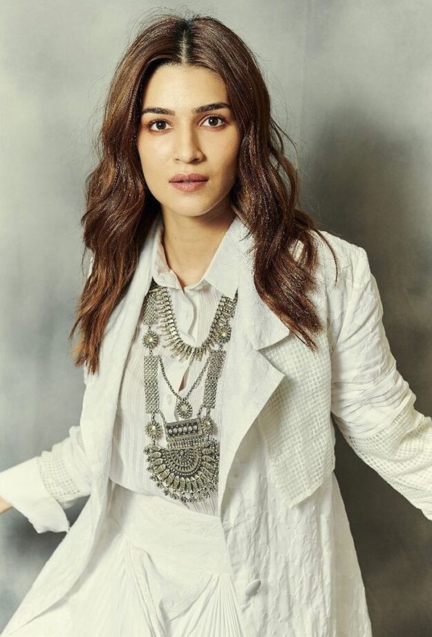 Sonam Kapoor To Tara Sutaria: B-Town Is Flourishing With Stylish Layered Necklaces - 2