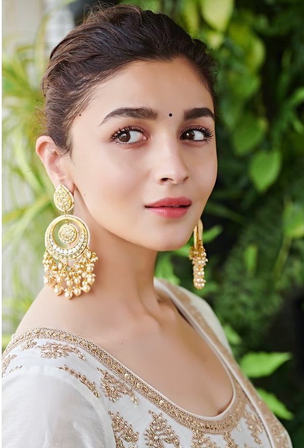 Sonam Kapoor’s Chandelier To Shraddha Kapoor’s Floral: Best Earring Styles From Bollywood Actresses - 2