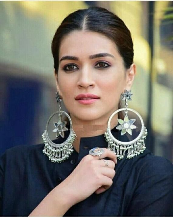 Sonam Kapoor’s Chandelier To Shraddha Kapoor’s Floral: Best Earring Styles From Bollywood Actresses - 3