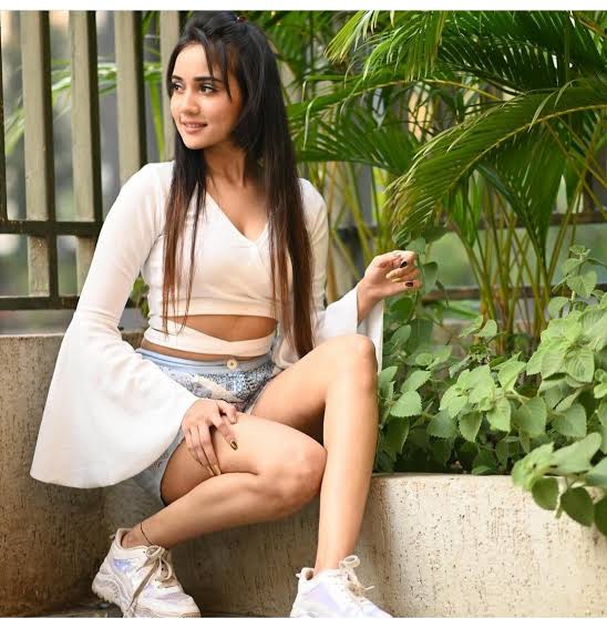 Style Your White Crop Tops Like Ashi Singh: See Pictures Here - 1