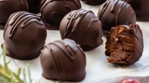 Are You A Sweet Tooth? Try Out These Chocolate Balls At Home