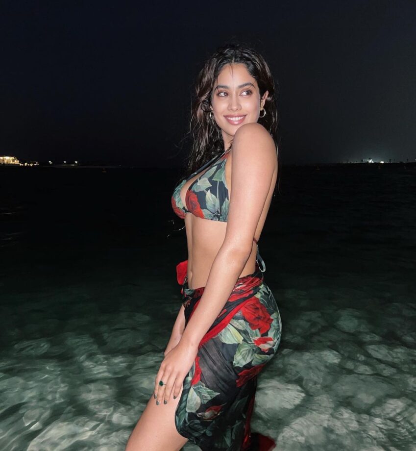 The Bikini Looks Of Janhvi Kapoor Are Raising The Heat, Showing Off Her Flawless Figure - 0