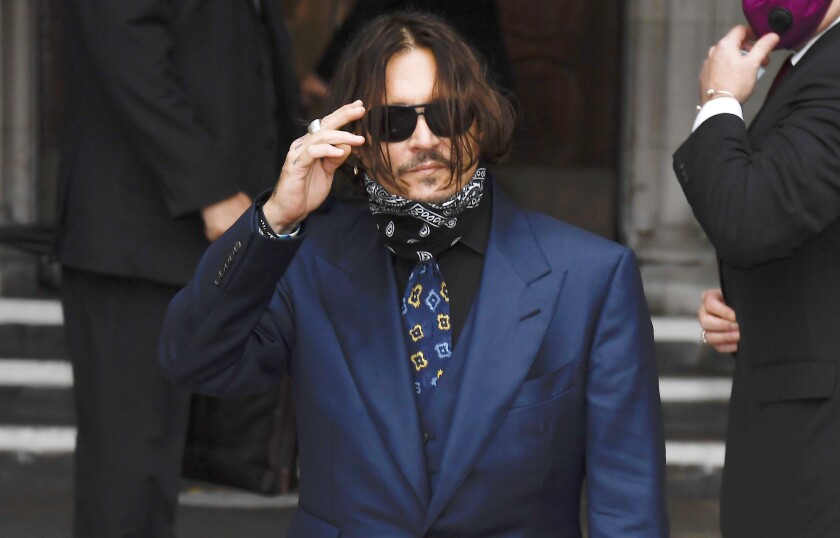 The Formal Looks Of Johnny Depp Make Him Look Like The Gentleman Of Dreams - 2