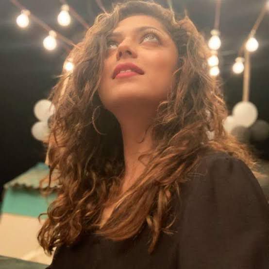 Worried About Styling Your Short Curly Hair? Take Cues From Drashti Dhami - 3