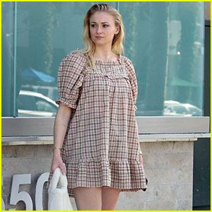 Sophie Turner looks so charming in her mini dresses, we all are here for it - 1