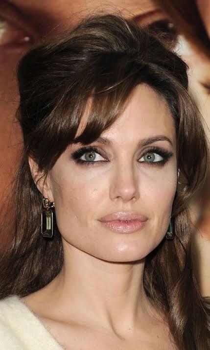 Angelina Jolie And Her Subtle Makeup Tips You Can Add To Your Makeup Routine - 1