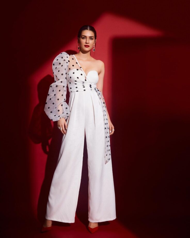 Best Of Kriti Sanon’s Stylish Jumpsuit Looks: Pics Here - 2