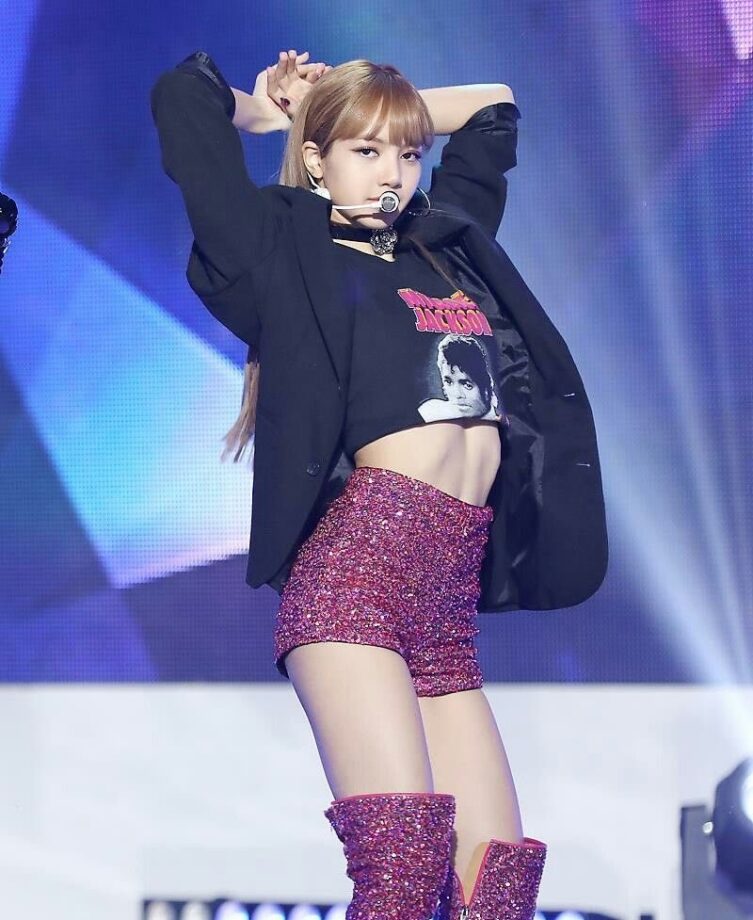 BLACKPINK Lisa Raises Temperature In These Hot Photos: We Are Dripping Sweat - 1