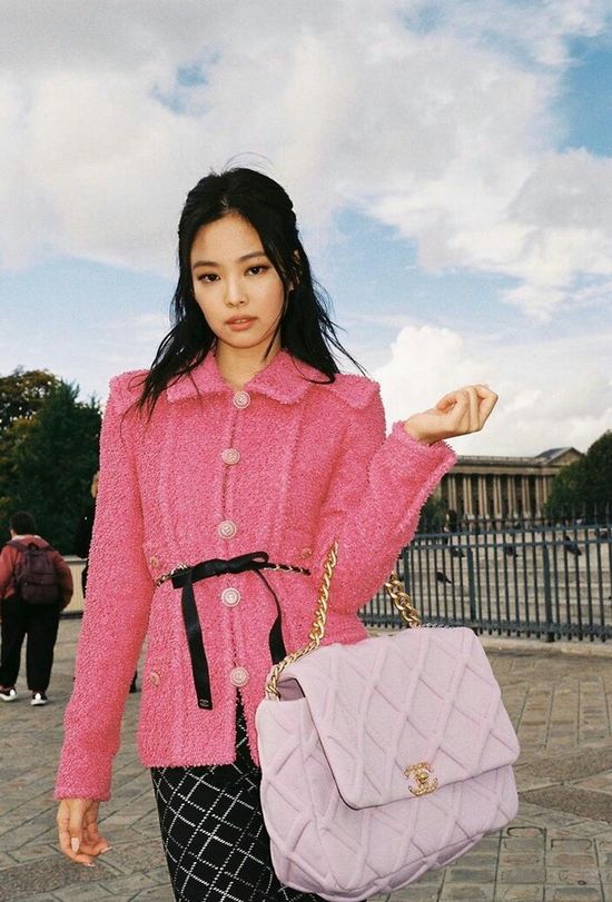 Blackpink’s Jennie Shares What She Carries In Her Work Bag, Let’s Check Out - 0