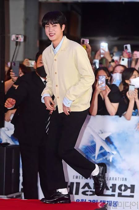 BTS Member Jin Feels Shy Amidst Crowd, Spotted At Premiere Of Emergency Declaration - 0