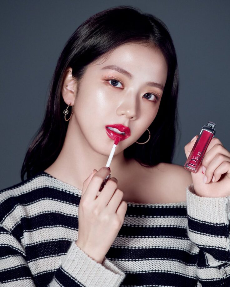 Different attractive lipstick shades of Blackpink member Jisoo - 2