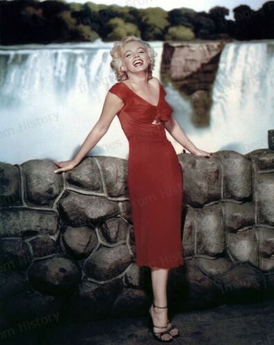 Dresses Which Instantly Remind Us Of The Icon Marilyn Monroe - 0