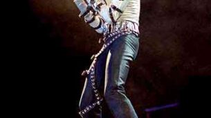 Fashion Alert: We Cannot Get Over These Iconic Outfits By Michael Jackson