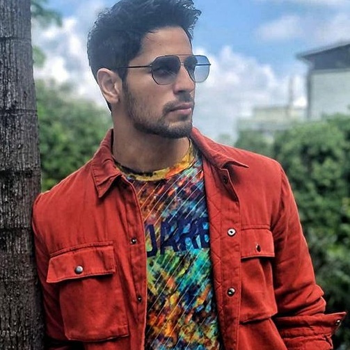 Handsome Hunk: Sidharth Malhotra Looks Perfectly Boyfriend Material In These Sunglasses - 1