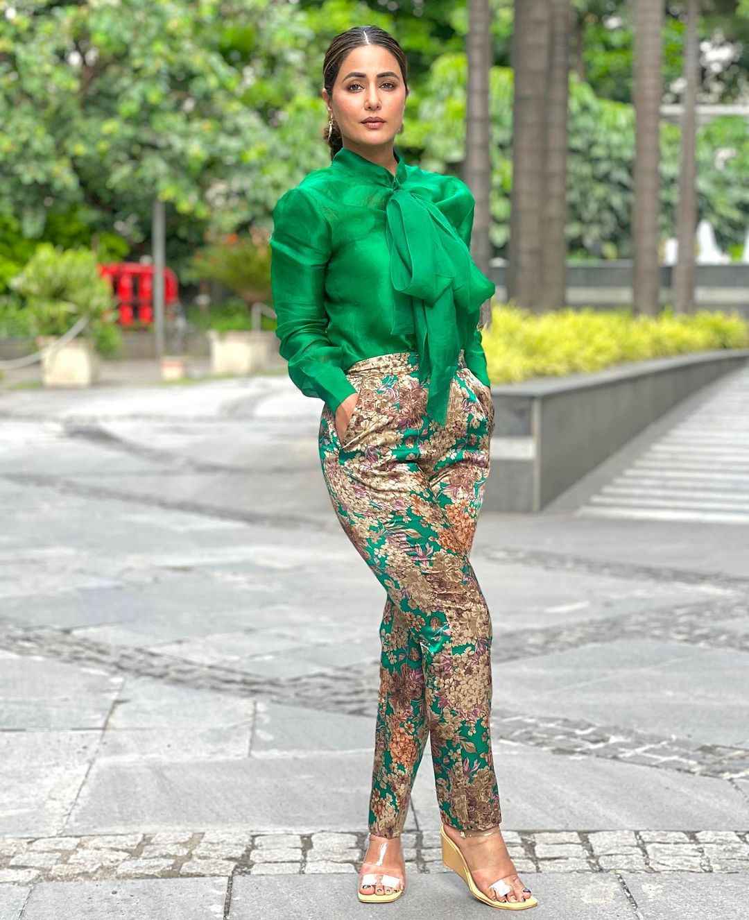 Hina Khan dazzles in green multicoloured co-ord outfit, you will love it 1