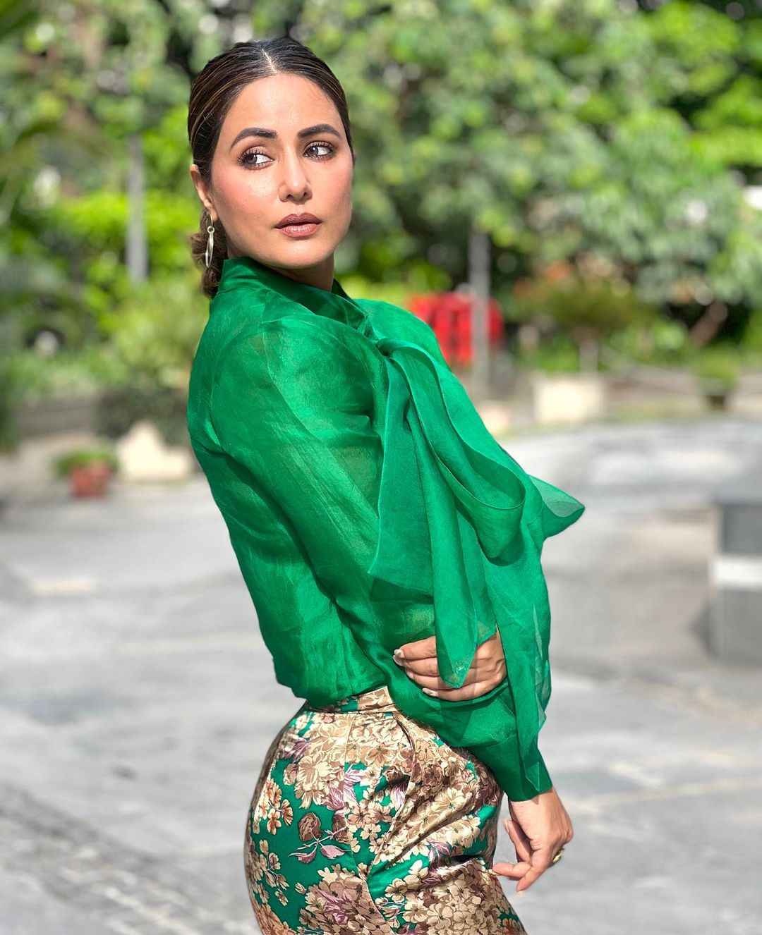 Hina Khan dazzles in green multicoloured co-ord outfit, you will love it 4