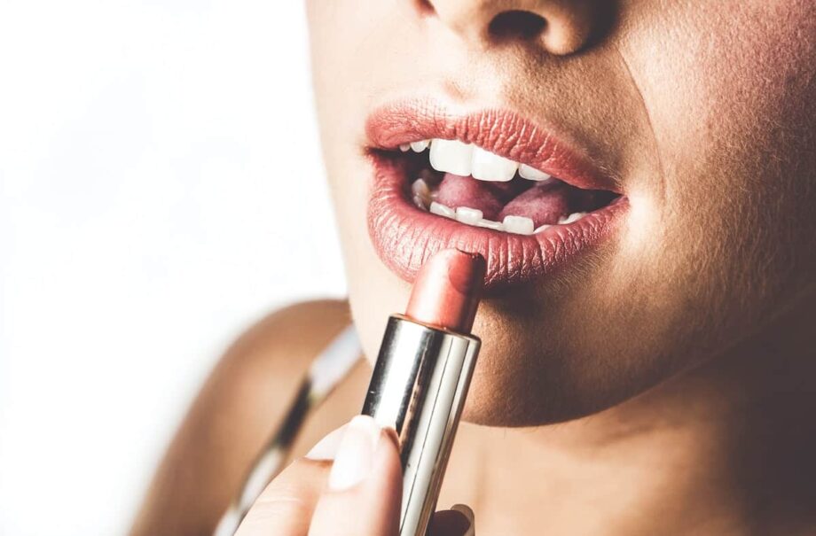 How Much Lip Gloss Is Too Much Lip Gloss? Everything You Need To Know - 2