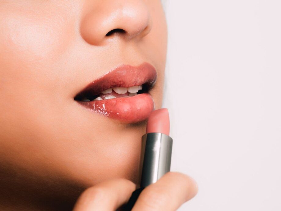 How Much Lip Gloss Is Too Much Lip Gloss? Everything You Need To Know - 3