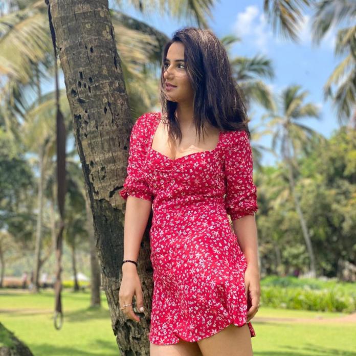 How to rock mini dresses like Jasmin Bhasin - 3