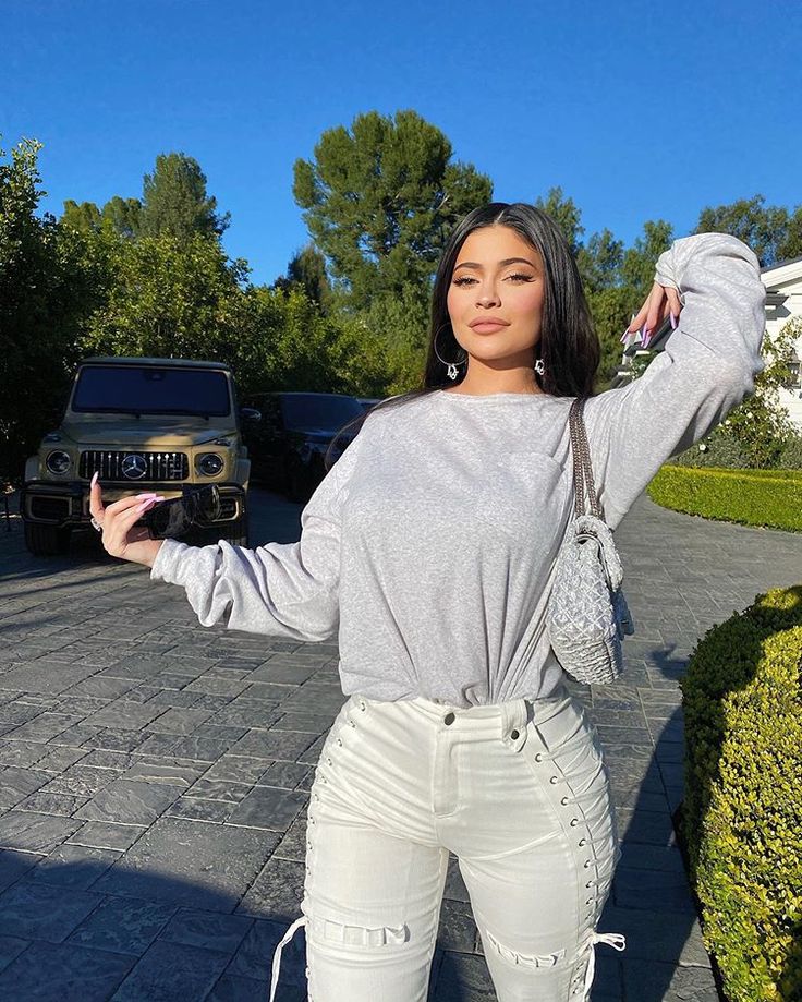 How To Style Basics Just Like Kylie Jenner - 0