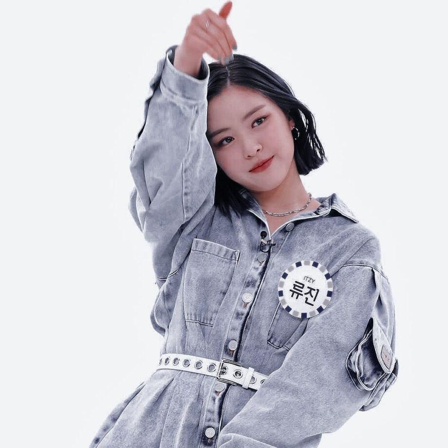 How To Style Oversized Tees Like Shin Ryujin - 2