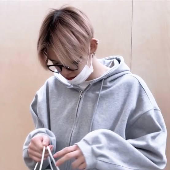 How Yeonjun Styles His Oversized Hoodies - 0