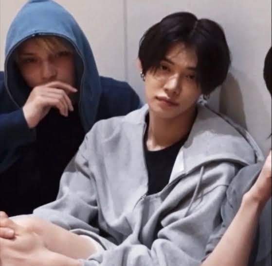 How Yeonjun Styles His Oversized Hoodies - 1