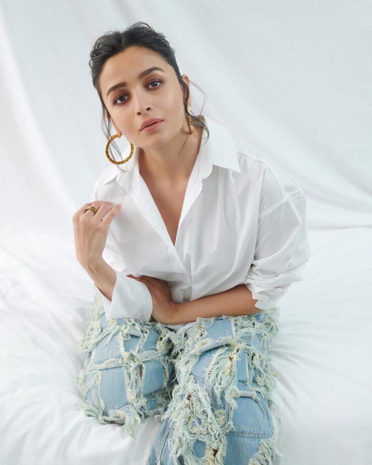 In pics: Alia Bhatt personifies as ‘Darling’ in white oversized shirt and boho floral pant, Arjun Kapoor Commented - 2