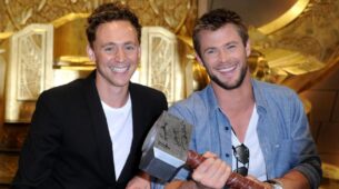 It’s Weird”: Tom Hiddleston Talks About Seeing Chris Hemsworth Naked