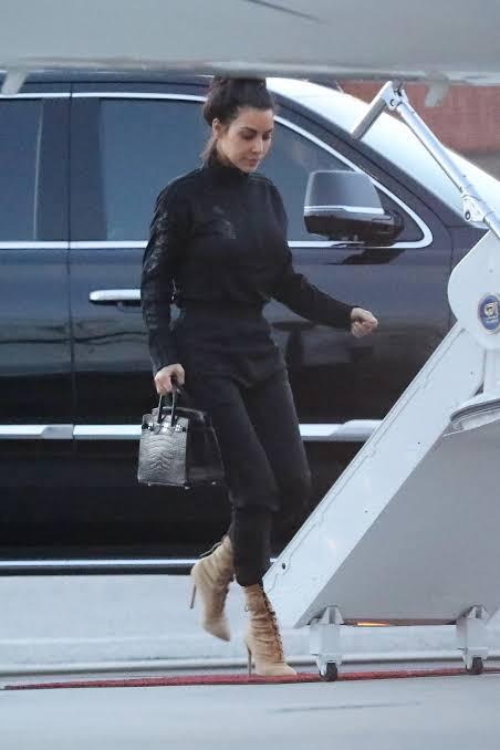 Kim Kardashian’s Airport Casual Looks That You Can Recreate - 4