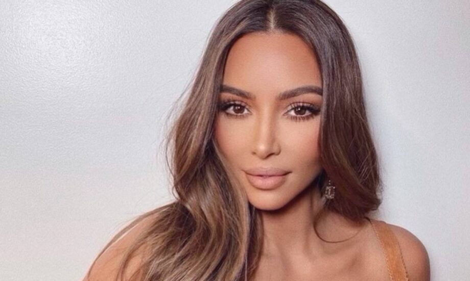 Kim Kardashian’s Beachy waves hair tutorial and how to slay it - 1