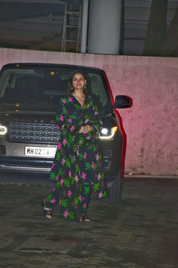 Mom To Be Alia Bhatt Leaves Netizens Stunned As She Visits Sanjay Leela Bhansali In Black Salwar Suit - 0