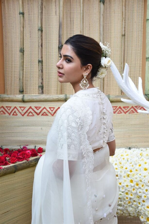 Samantha Ruth Prabhu In White Sheer Saree And Designer Blouse Is A Diva - 2