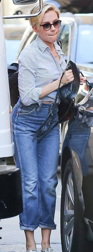 Scarlett Johansson Turns Heads In These Denim Looks - 4