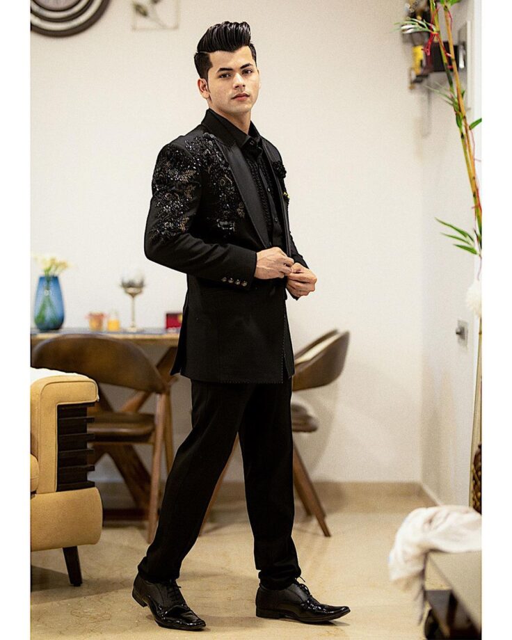 Siddharth Nigam’s Formal Looks Are Killing Us Slowly - 1