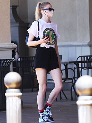 Sophie Turner’s Denim Shorts Are What We Need In Our Closet - 0