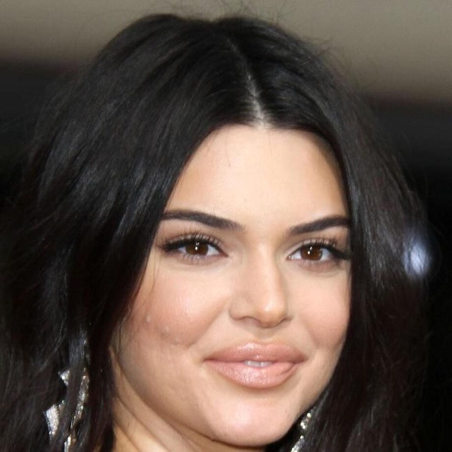 Textured Skin Is NORMAL And Here’s What Kendall Jenner’s Skin ACTUALLY LOOKS LIKE - 2