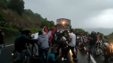 This Video Of a Group Of Boys Grooving To the Truck’s Horn And Doing, The Naagin Dance, Is Truly Entertaining – See Now