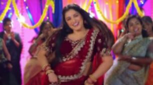 Watch: Bhojpuri queen Aamrapali Dubey sets internet on fire in romantic dance video, check ASAP