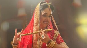Anupamaa fame Rupali Ganguly plays flute with infectious smile after Janmashtami, check out