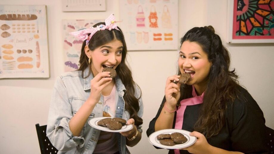 Sonam Kapoor Wishes Good Friend Pastry-Chef Pooja Dhingra On Her Birthday 671487